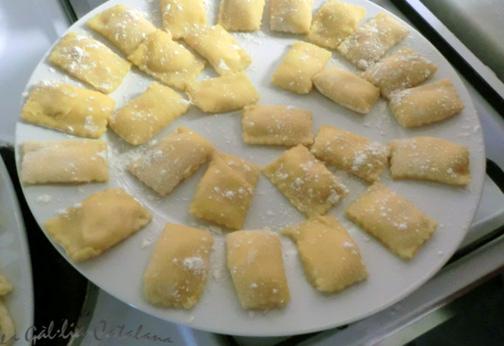 Ravioli farcit de carbassa cuita amb formatge cremós i pernil dolç 