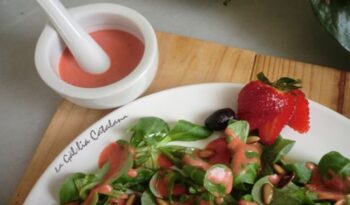 Amanida de canonges amb vinagreta de maduixes #CuinaIrreductible #cuinaCatalana #slowfood #dietamediterrania