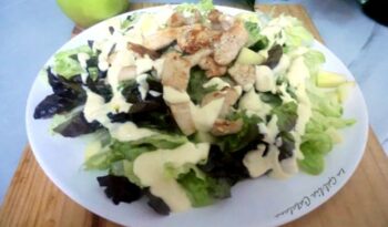 Amanida d’enciam pollastre i poma