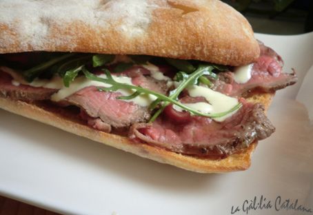 Entrepà de roast-beef a la mostassa i pa de vidre #CuinaIrreductible #cuinaCatalana #slowfood #dietamediterrania