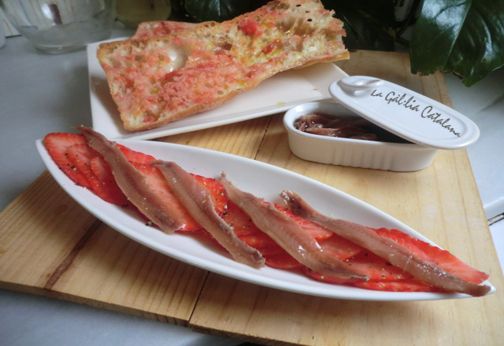 Carpaccio de maduixes amb pebre se Sichuan i anxoves