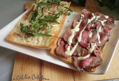 Entrepà de roast-beef a la mostassa i pa de vidre #CuinaIrreductible #cuinaCatalana #slowfood #dietamediterrania