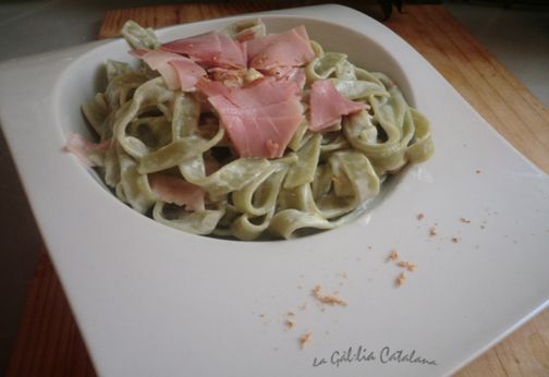 Tagliatelle verde a la panna e prosciutto, http://www.irreductibles.cat/cuina/receptes/receptes/pasta/