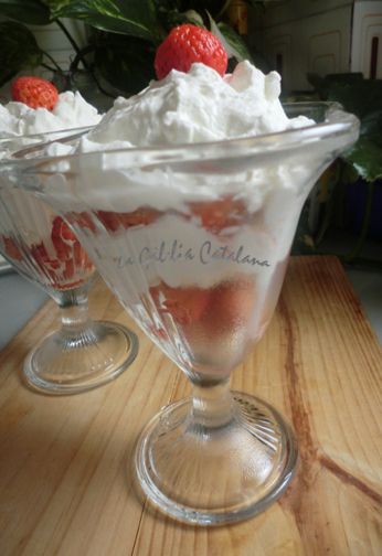  maduixetes amb nata, http://www.irreductibles.cat/cuina , #CuinaIrreductible #cuinaCatalana #slowfood #dietamediterrania