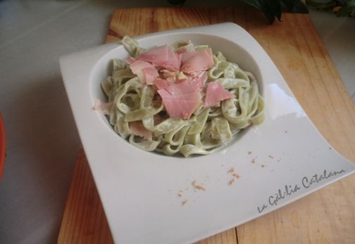 Tagliatelle verde a la panna e prosciutto, http://www.irreductibles.cat/cuina/receptes/receptes/pasta/