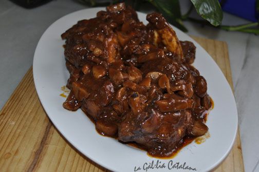 Coq au vin - http://www.irreductibles.cat/cuina/2012/06/21/coq-au-vin/ #CuinaIrreductible #cuinaCatalana #slowfood #dietamediterrania #km0 © By Manel Baxerias