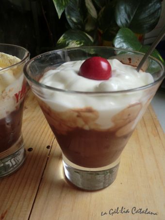 Copa freda de gelat i cireres - http://www.irreductibles.cat/cuina/2012/06/26/copa-freda-de-gelat-i-cireres/ #CuinaIrreductible #cuinaCatalana #slowfood #dietamediterrania #km0 © By Manel Baxerias