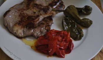 Pebrots amb alegries - http://www.irreductibles.cat/cuina/2012/06/14/pebrots-amb-alegries/ #CuinaIrreductible , #cuinaCatalana , #slowfood , #dietamediterrania, © By Manel Baxerias