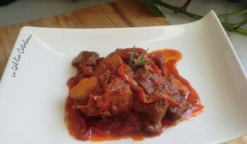 Gulasch de vedella al pebre vermell dolç - http://www.irreductibles.cat/cuina/2012/06/27/gulasch-de-vedella/ #CuinaIrreductible #cuinaCatalana #slowfood #dietamediterrania #km0 © By Manel Baxerias