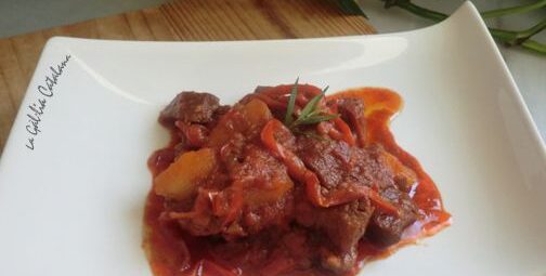 Gulasch de vedella al pebre vermell dolç - http://www.irreductibles.cat/cuina/2012/06/27/gulasch-de-vedella/ #CuinaIrreductible #cuinaCatalana #slowfood #dietamediterrania #km0 © By Manel Baxerias