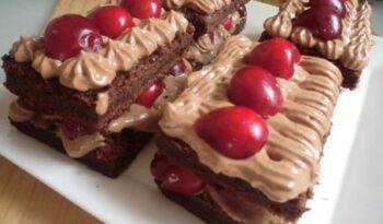 Pastis de trufa amb cireres - http://www.irreductibles.cat/cuina/2012/06/16/pastis-de-trufa-amb-cireres/ #CuinaIrreductible , #cuinaCatalana , #slowfood , #dietamediterrania, © By Manel Baxerias