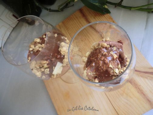 Postres de gelat de xocolata i muesli - http://www.irreductibles.cat/cuina/2012/06/22/gelat-de-xocolata-i-muesli/ #CuinaIrreductible #cuinaCatalana #slowfood #dietamediterrania #km0 © By Manel Baxerias 