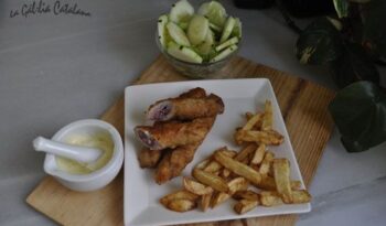 Flamenquins amb patates i amanida de cogombre - http://www.irreductibles.cat/cuina/2012/07/23/flamenquins-amb-amanida/ #CuinaIrreductible #cuinaCatalana #slowfood #dietamediterrania #km0 © By Manel Baxerias