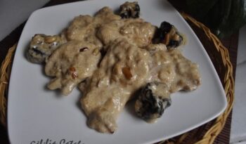 Llom amb prunes i pinyons http://www.irreductibles.cat/cuina/2012/09/09/llom-amb-prunes/ #CuinaIrreductible #cuinaCatalana #slowfood #dietamediterrania #km0 © By Manel Baxerias