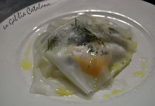 Ravioli transparent amb ou i mandongo de Reus http://www.irreductibles.cat/cuina/2012/11/23/ravioli-amb-mandongo-de-reus/ #CuinaIrreductible #cuinaCatalana #slowfood #dietamediterrania #km0 © By Manel Baxerias