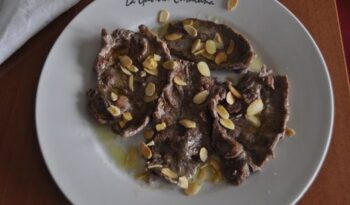 Filetets de vedella a la llimona amb ametlla laminada http://www.irreductibles.cat/cuina/2012/11/22/filetets-de-vedella/ #CuinaIrreductible #cuinaCatalana #slowfood #dietamediterrania #km0 © By Manel Baxerias