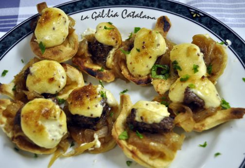 Culleretes amb vedella al pebre gratinada http://www.irreductibles.cat/cuina/2012/12/02/culleretes-amb-vedella/ #CuinaIrreductible #cuinaCatalana #slowfood #dietamediterrania #km0 © By Manel Baxerias