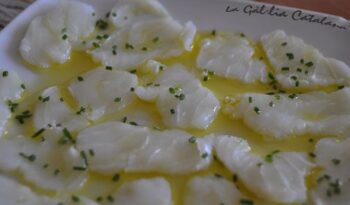 Carpaccio de bacallà marinat amb oli d’oliva i porradell http://www.irreductibles.cat/cuina/2012/12/11/carpaccio-de-bacalla-marinat/ #CuinaIrreductible #cuinaCatalana #slowfood #dietamediterrania #km0 © By Manel Baxerias