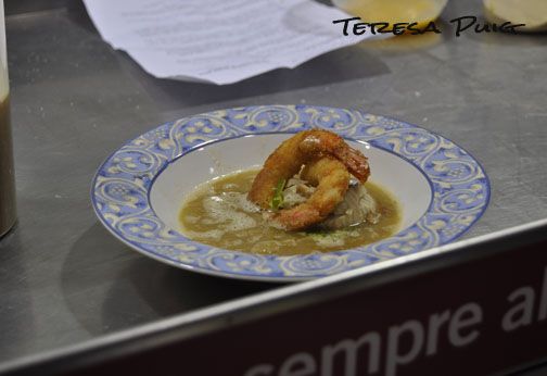 Caldo de bullabessa amb foradat, flamet i gambes embolicades http://www.irreductibles.cat/cuina/2013/01/12/bullabessa-amb-foradat/ #CuinaIrreductible #cuinaCatalana #slowfood #dietamediterrania #km0 © By Manel Baxerias