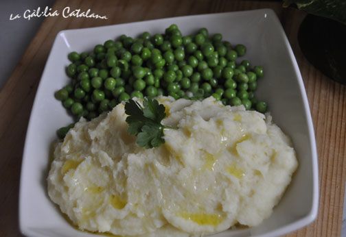 Puré de patates amb pèsols http://www.irreductibles.cat/cuina/2013/03/pure-de-patates-amb-pesols/ #CuinaIrreductible #cuinaCatalana #slowfood #dietamediterrania #km0 © By Manel Baxerias