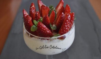 Cremós de moscatell i maduixes http://www.irreductibles.cat/cuina/2013/03/cremos-de-moscatell-i-maduixes/ #CuinaIrreductible #cuinaCatalana #slowfood #dietamediterrania #km0 © By Manel Baxerias