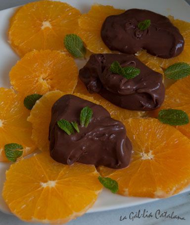 Taronja amb ganache de xocolata http://www.irreductibles.cat/cuina/2013/03/taronja-amb-ganache/ #CuinaIrreductible #cuinaCatalana #slowfood #dietamediterrania #km0 © By Manel Baxerias