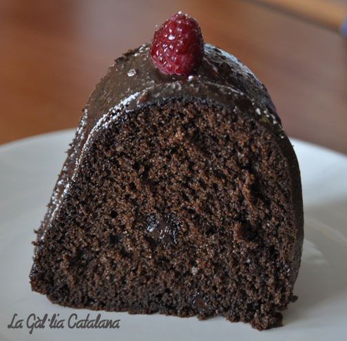 Bundt de farina de garrofa i xocolata amb llet http://www.irreductibles.cat/cuina/2013/04/bundt-de-xocolata/ #CuinaIrreductible #cuinaCatalana #slowfood #dietamediterrania #km0 © By Manel Baxerias