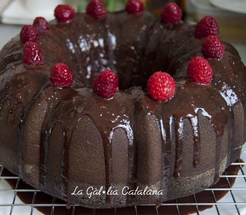 Bundt de farina de garrofa i xocolata amb llet http://www.irreductibles.cat/cuina/2013/04/bundt-de-xocolata/ #CuinaIrreductible #cuinaCatalana #slowfood #dietamediterrania #km0 © By Manel Baxerias