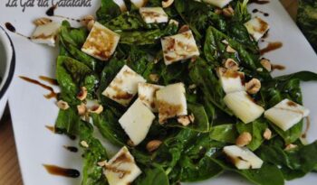 Amanida de brots d’espinac, formatge curat de vaca i avellanes http://www.irreductibles.cat/cuina/2013/04/amanida-de-brots-despinac/ #CuinaIrreductible #cuinaCatalana #slowfood #dietamediterrania #km0 © By Manel Baxerias