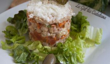 Amanida de cigrons amb tartar de verdures http://www.irreductibles.cat/cuina/2013/05/amanida-de-cigrons-3/ © Manel Baxerias