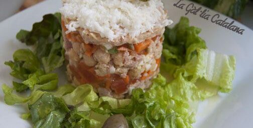 Amanida de cigrons amb tartar de verdures http://www.irreductibles.cat/cuina/2013/05/amanida-de-cigrons-3/ © Manel Baxerias