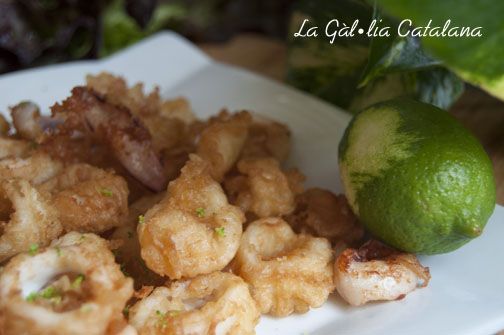 Calamars a la romana amb pell de llima http://www.irreductibles.cat/cuina/2013/05/calamars-romana/ © Manel Baxerias