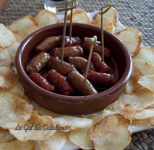 Aperitius de llonganissa i xistorra a la sidra http://www.irreductibles.cat/cuina/2013/05/llonganissa-xistorra/ © Manel Baxerias