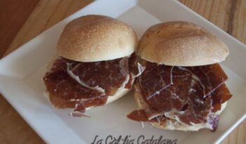 Brioixets salats amb pernil ibèric http://www.irreductibles.cat/cuina/2013/06/brioixets-salats-amb-iberic/ © Manel Baxerias