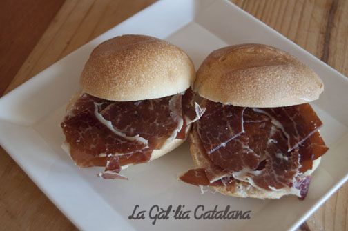 Brioixets salats amb pernil ibèric http://www.irreductibles.cat/cuina/2013/06/brioixets-salats-amb-iberic/ © Manel Baxerias