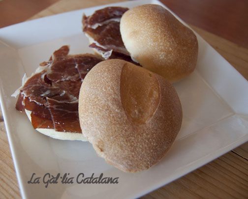 Brioixets salats amb pernil ibèric http://www.irreductibles.cat/cuina/2013/06/brioixets-salats-amb-iberic/ © Manel Baxerias