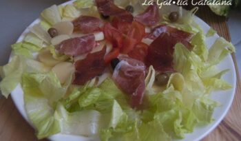 Amanida de patata i pernil http://www.irreductibles.cat/cuina/2013/07/amanida-de-patates-i-pernil/