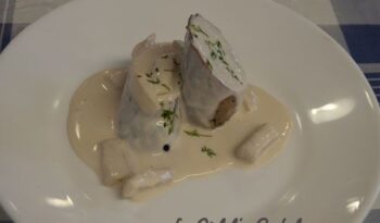 Conill farcit i salsa de poma http://www.irreductibles.cat/cuina/2013/07/conill-farcit-i-salsa-de-poma/ © Manel Baxerias