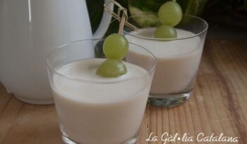 http://www.irreductibles.cat/cuina/2013/07/ajo-blanco/