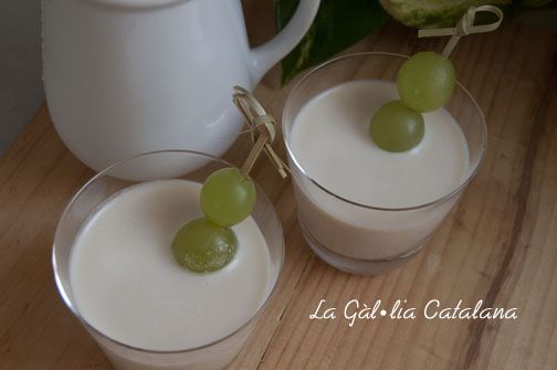 http://www.irreductibles.cat/cuina/2013/07/ajo-blanco/