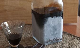 Licor de cafè aromatitzat amb xocolata http://www.irreductibles.cat/cuina/2013/08/licor-de-cafe-amb-xocolata/ © Manel Baxerias