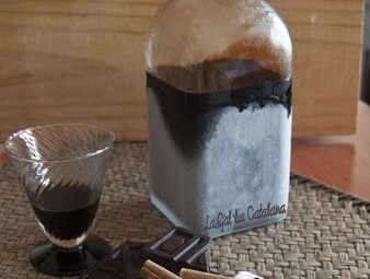 Licor de cafè aromatitzat amb xocolata http://www.irreductibles.cat/cuina/2013/08/licor-de-cafe-amb-xocolata/ © Manel Baxerias