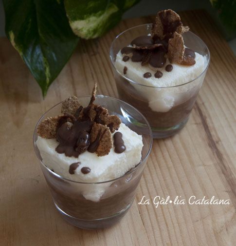 Postres d'arròs xocolata i gelat de coco