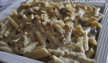 Macarrons amb salsa de bolets al gorgonzola i nous http://www.irreductibles.cat/cuina/2013/10/macarrons-amb-salsa-de-bolets/ © Manel Baxerias