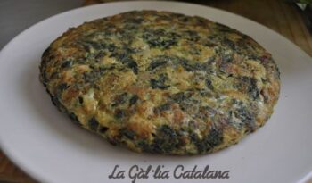 Truita d’espinacs, seques,ceba i bacó http://www.irreductibles.cat/cuina/2013/10/truita-despinacs-ceba-baco/ © Manel Baxerias