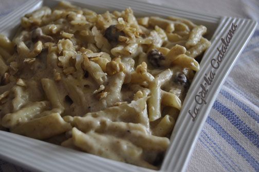 Macarrons amb salsa de bolets al gorgonzola i nous http://www.irreductibles.cat/cuina/2013/10/macarrons-amb-salsa-de-bolets/ © Manel Baxerias