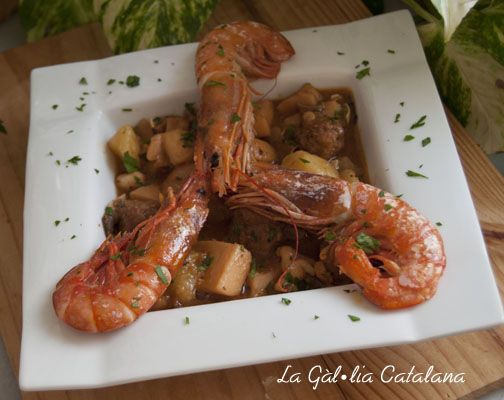 Caldereta de sèpia amb mandonguilles i patates http://www.irreductibles.cat/cuina/2013/10/caldereta-d-sepia-mandonguilles-i-patates/ © Manel Baxerias