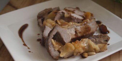 Filet de porc farcit de pomes i fruits secs http://www.irreductibles.cat/cuina/2013/11/filet-de-porc-amb-pomes/ © Manel Baxerias