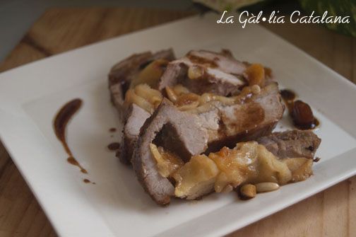 Filet de porc farcit de pomes i fruits secs http://www.irreductibles.cat/cuina/2013/11/filet-de-porc-amb-pomes/ © Manel Baxerias