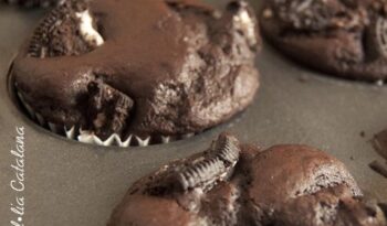 Magdalenes de xocolata amb galeta Oreo™ http://www.irreductibles.cat/cuina/2013/11/magdalenes-amb-galeta-oreo/ © Manel Baxerias Consell culinaris